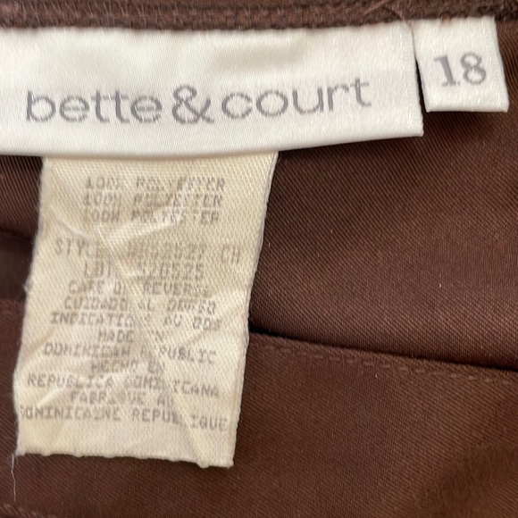 Bette & Court Performance Golf Short - Picture 10 of 10